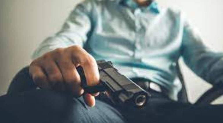 लखनऊ समाचार : रिटायर्ड पुलिस अफसर ने गोली मारकर की खुदकुशी , जाने वजह