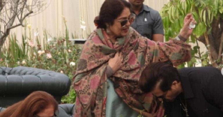 अनिल कपूर ने छुए किरण खेर के पैर, अभिनव बिंद्रा की लंच पार्टी की तस्वीरें हुई वायरल