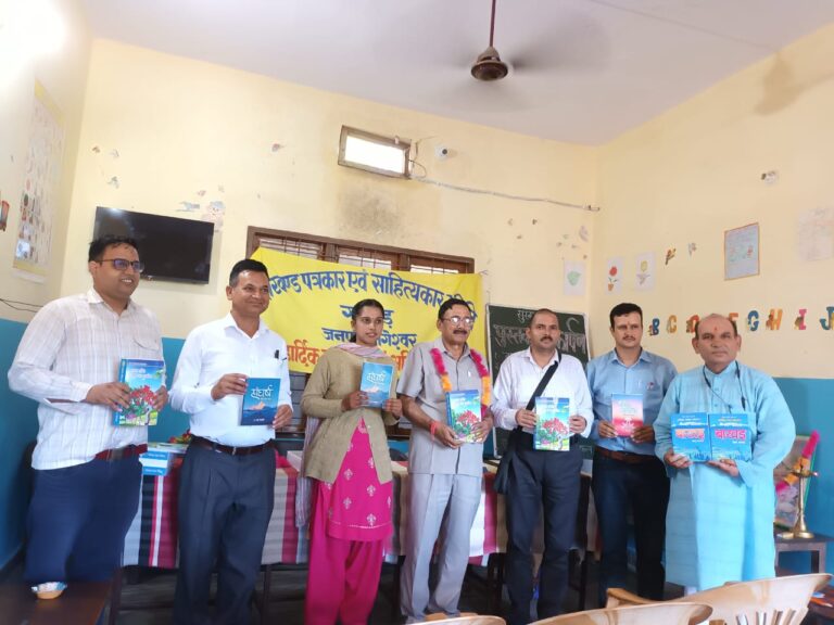 साहित्यकार समाज को नई दिशा देते हैं