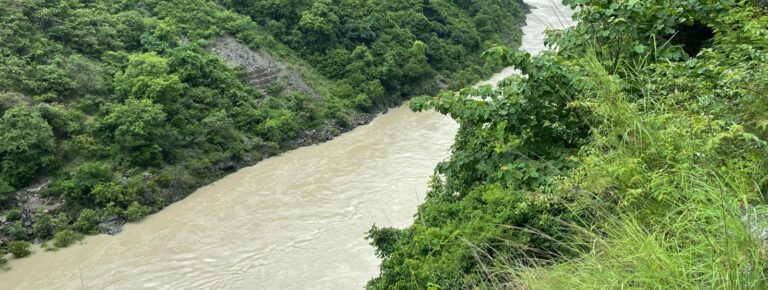 नदी में बहने से महिला की मौत