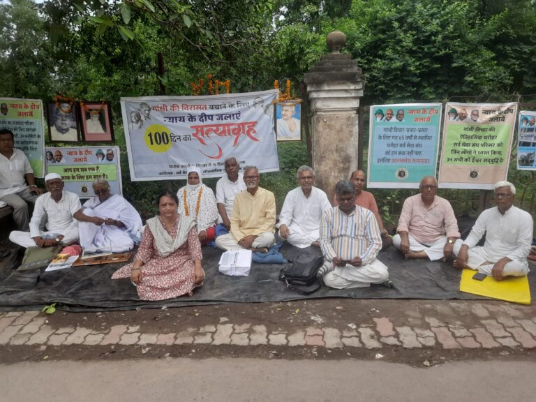 वाराणसी में सौ दिन का सत्याग्रह जारी है