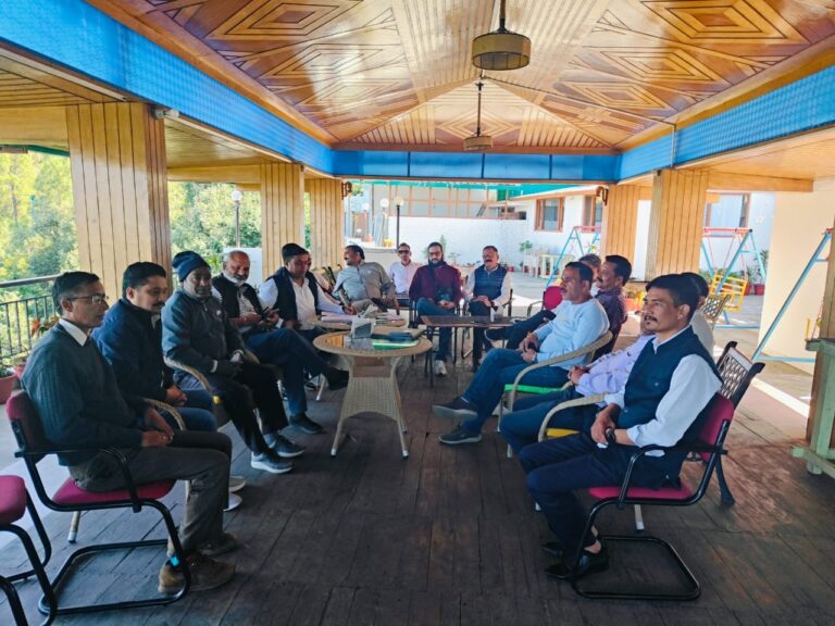 होटल व्यवसायियों का विरोध : विपिन जोशी