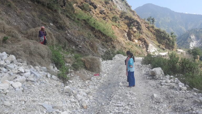 सुविधाओं से वंचित गांव : विपिन जोशी