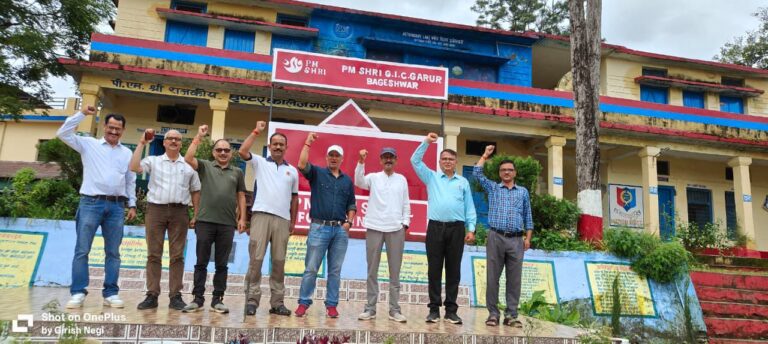 उत्तराखंड में स्कूल बच्चों के हवाले