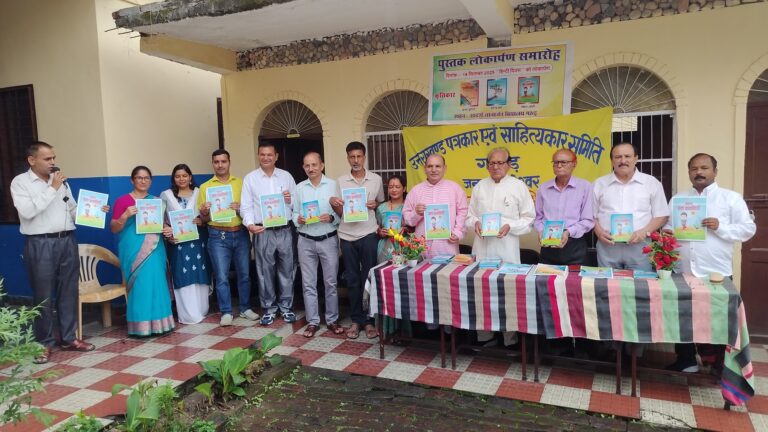 साहित्य चरण वंदन से मुक्त हो