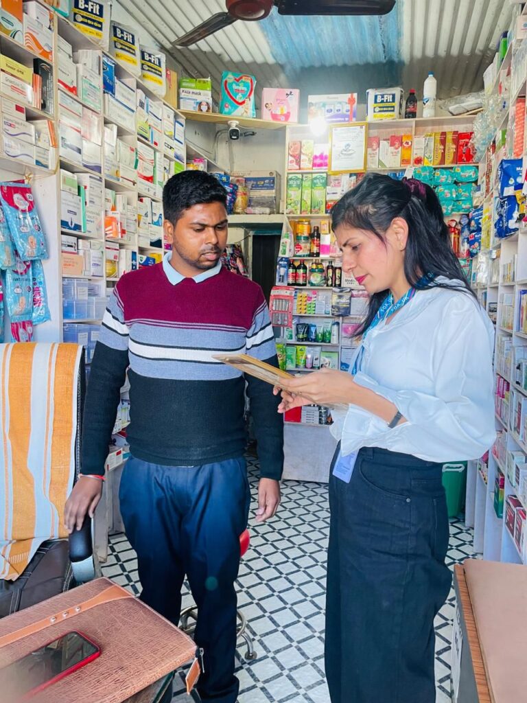 गरुड़ में मेडिकल स्टोर की जांच