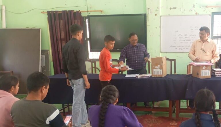 मेधावी छात्रों के सपनों को मिले पंख