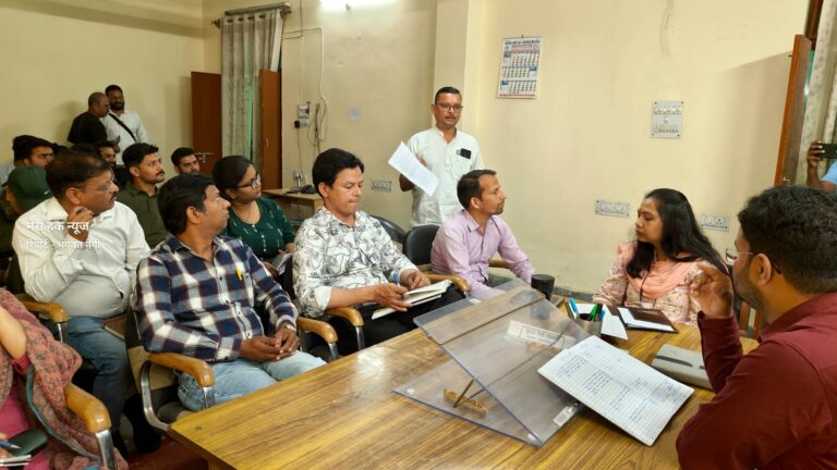 दस्तावेजों में तैनाती, हकीकत में गायब