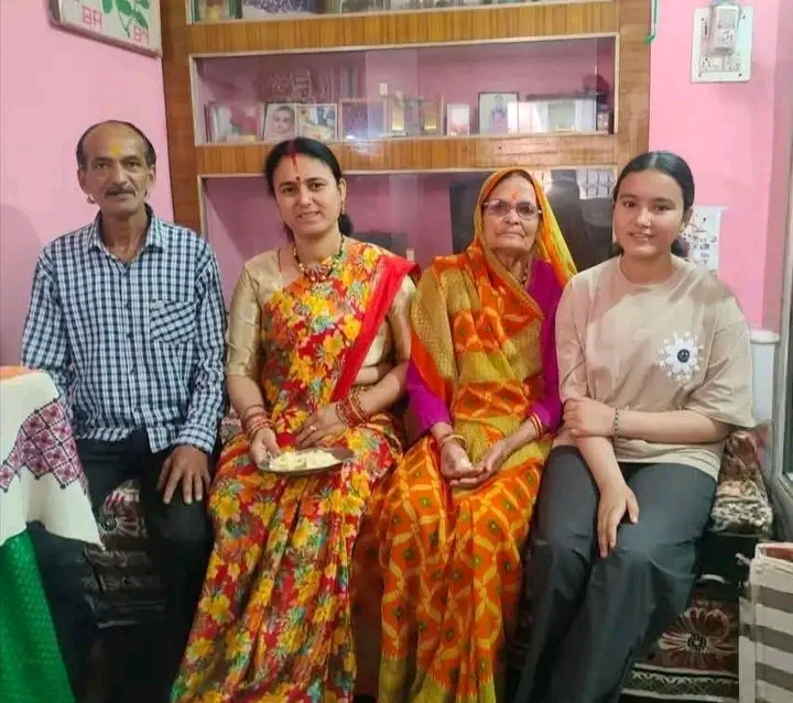 बागेश्वर का नाम किया रोशन गीतिका बनी टापर
