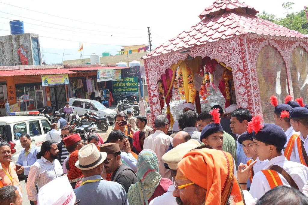 गरुड़ में गोल ज्यू संदेश यात्रा का भव्य स्वागत