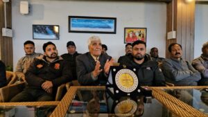 पत्रकार वार्ता में बी डी जोशी