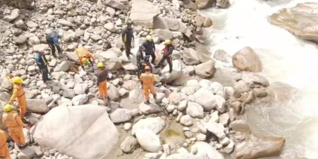 पिण्डारी ट्रैक पर लापता अभिषेक की तलाश जारी 
